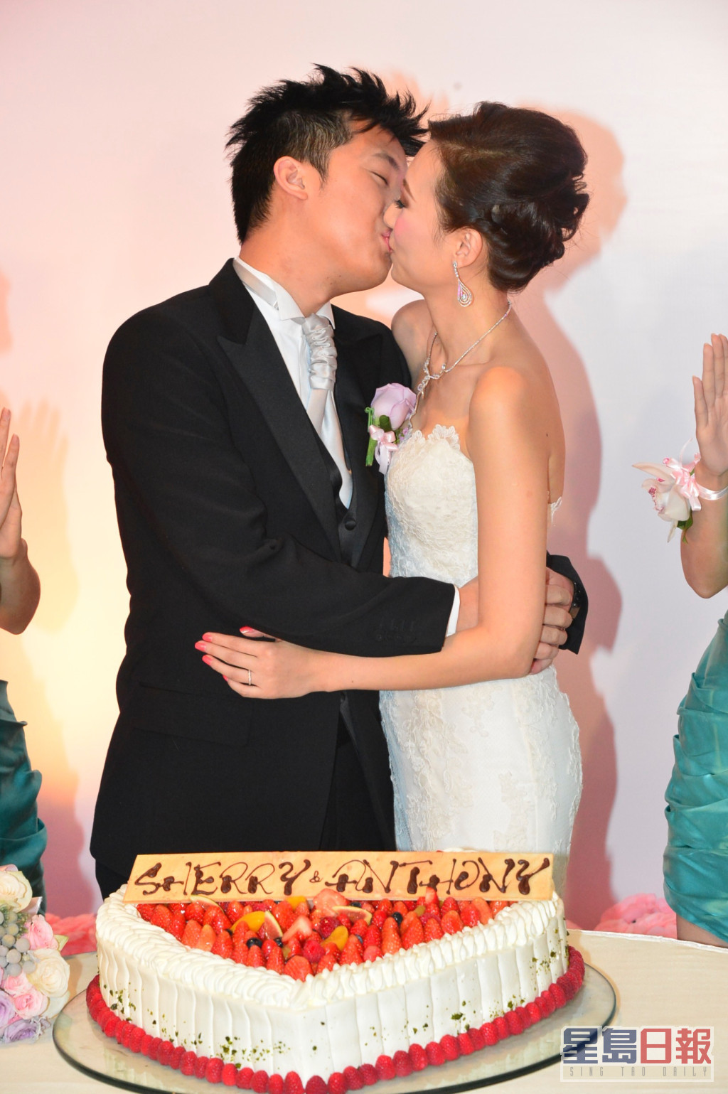 2013年陈爽与老公梁梓轩于四季酒店补摆结婚婚宴。