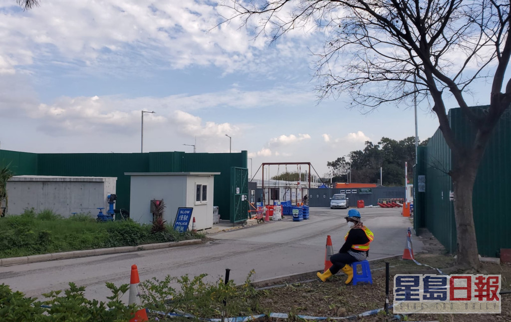 竹篙湾正增建隔离设施。