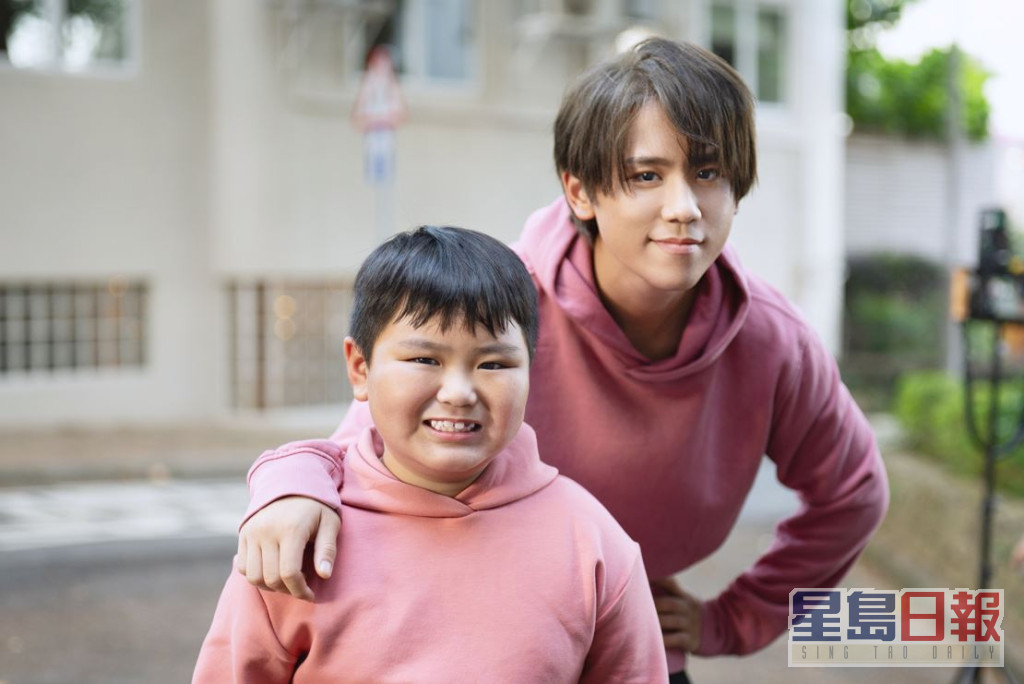 姜濤指小演員真係幾似他小時候。