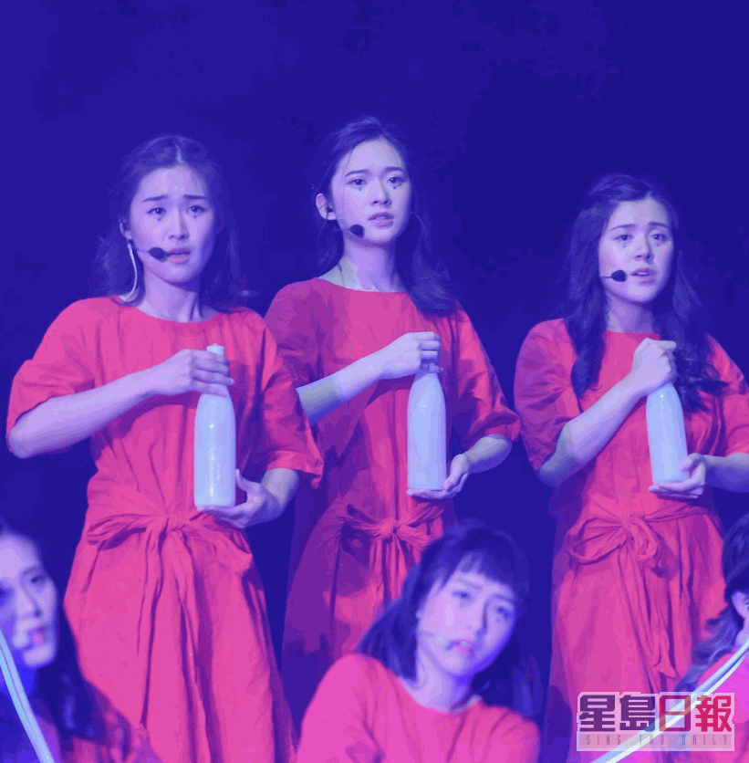 云姨(上排中)曾参加陈辉阳x女声合唱。