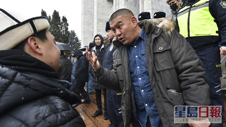 有哈薩克民眾繼續聚集示威。AP圖片