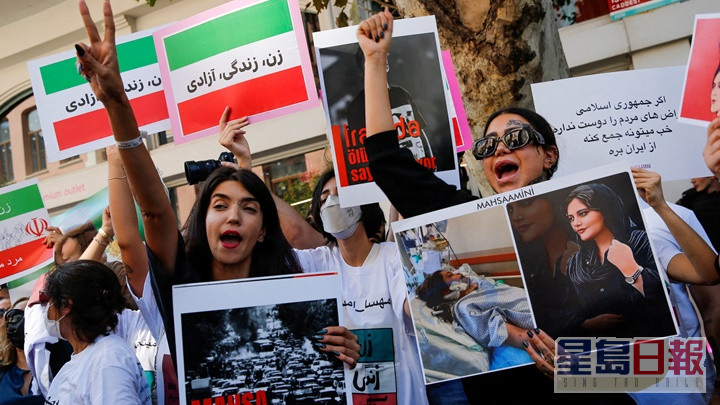 全球多国继续有民众示威，以声援阿米尼事件。路透社资料图片