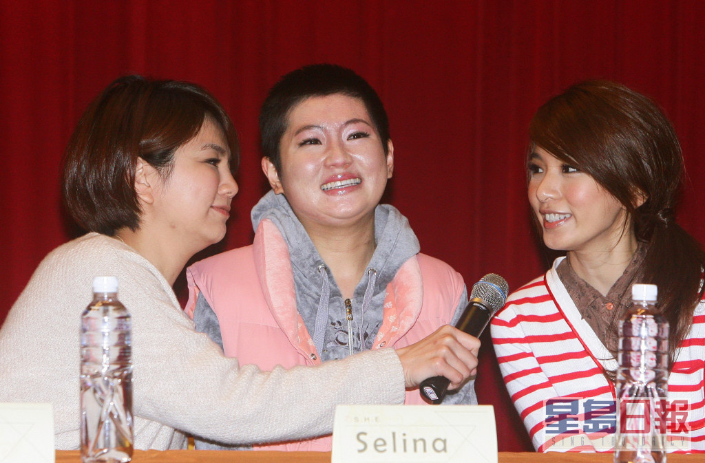 Selina（中）於2010年在內地拍劇期間，拍攝爆破戲份意外被燒傷。