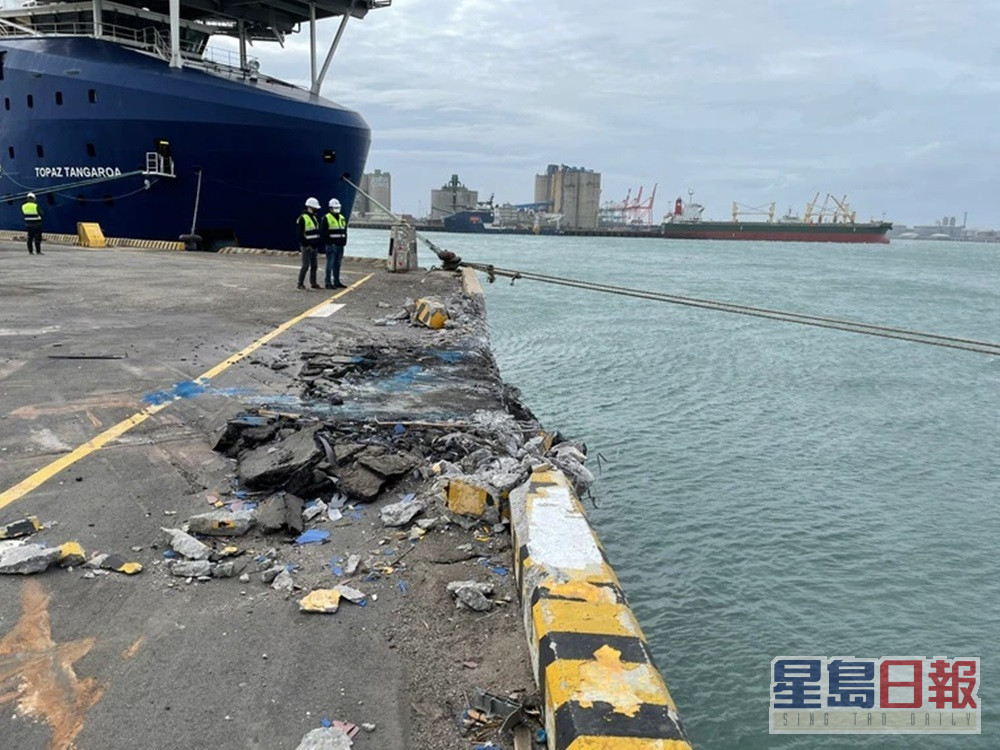 碼頭表面的損毀寬度也約有10米。