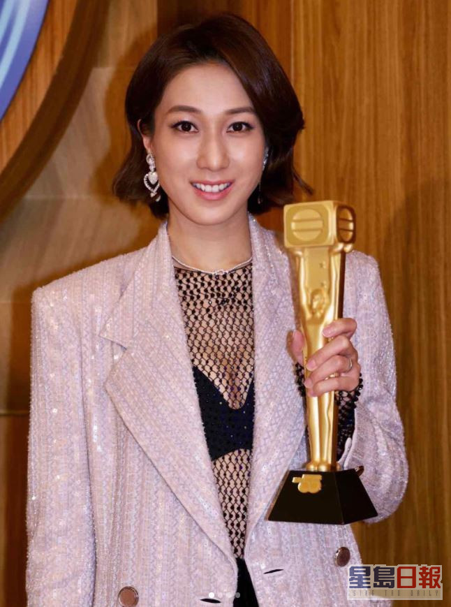 嘉欣回港出席了TVB的頒獎禮，並成為馬來西亞的「視后」。