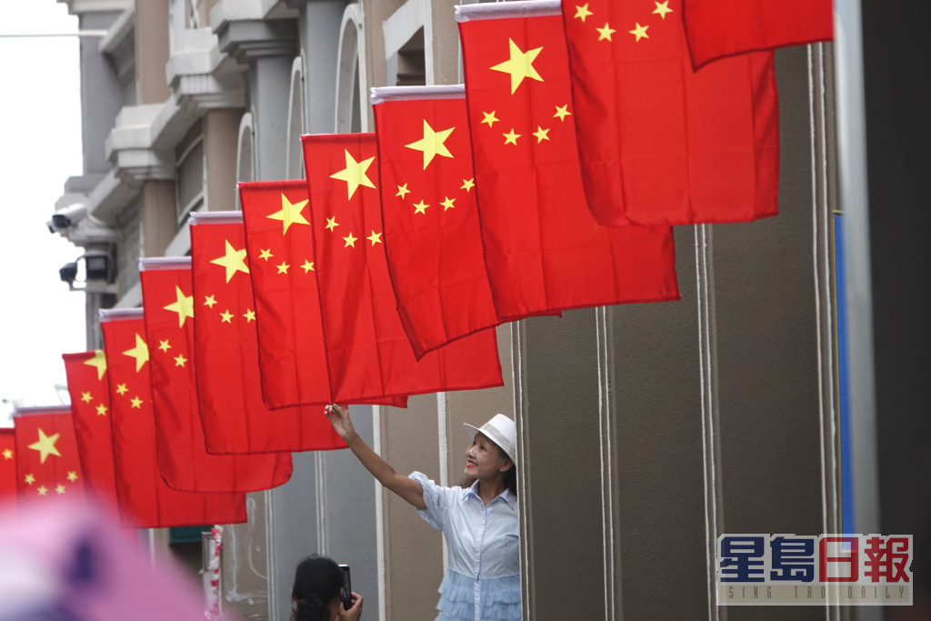 《金融时报》表示，外国驻港外交使团被要求提供使馆人员工作场所和住所的一系列细节，做法与北京当局在中国内地对待领事馆一样.新华社图片