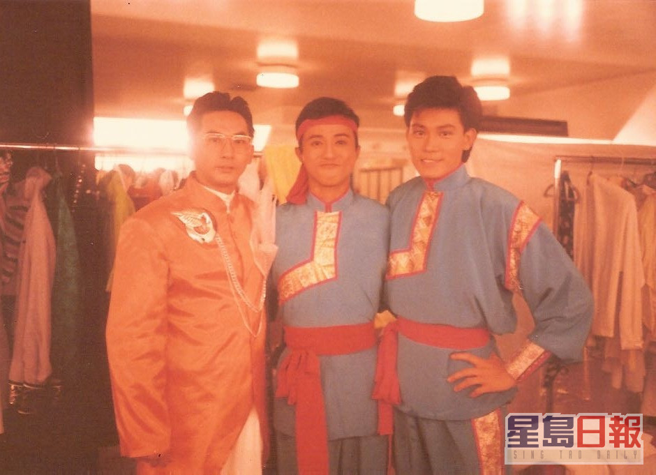 原來李鴻杰未做藝人之前，已經在1977年加入TVB舞蹈組，試過為多個大型活動編舞，包括1978年麗的電視《電視先生》，直至1979年離開TVB，後來更去了新加坡發展，但到了1995年回流返港。