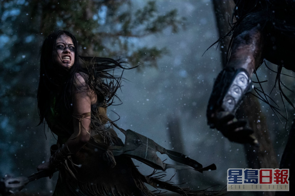Amber Midthunder飾演的少女獵人Naru，今次做主導打怪獸。