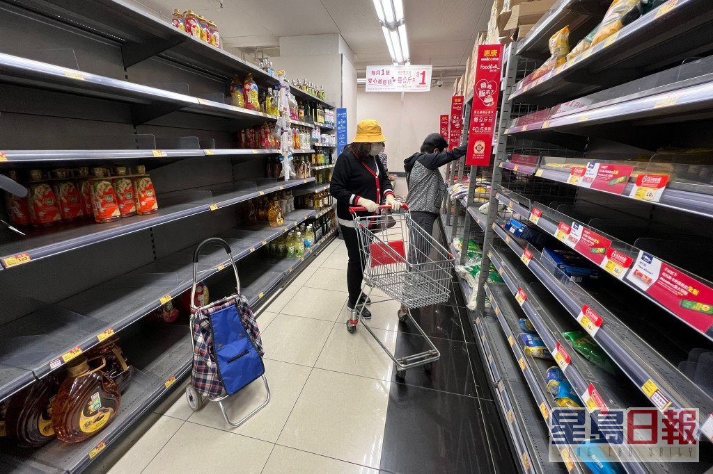 超市部分食品仍然缺货。