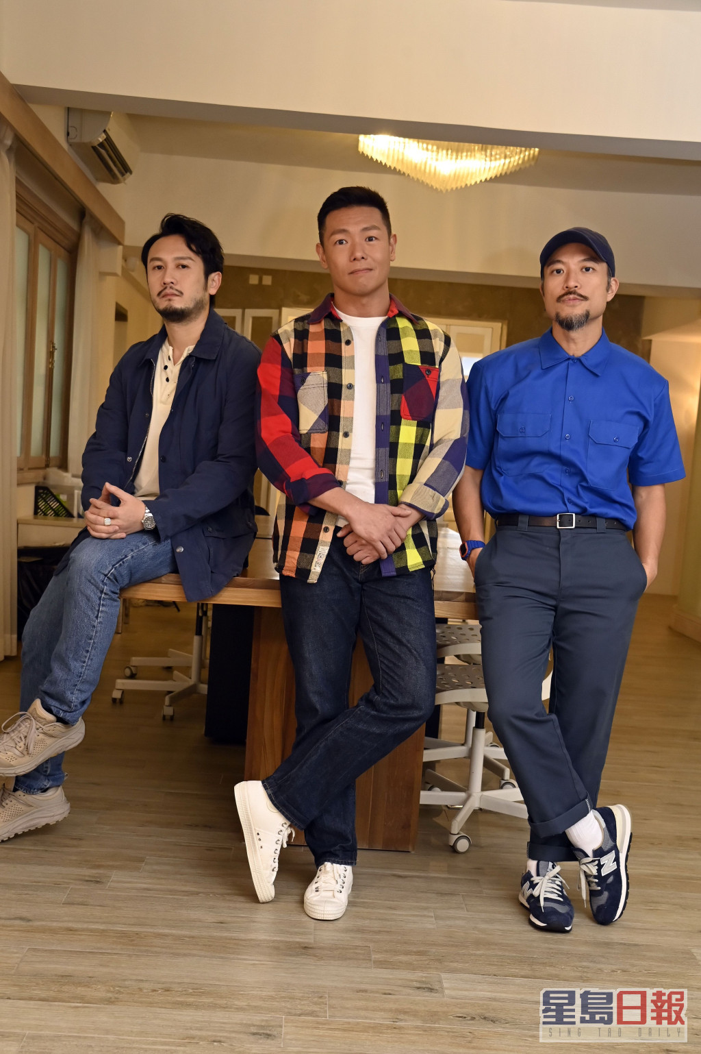 周祉君(左起)、羅浩銘、李凱賢有份拍ViuTV劇《極度俏郎君》。