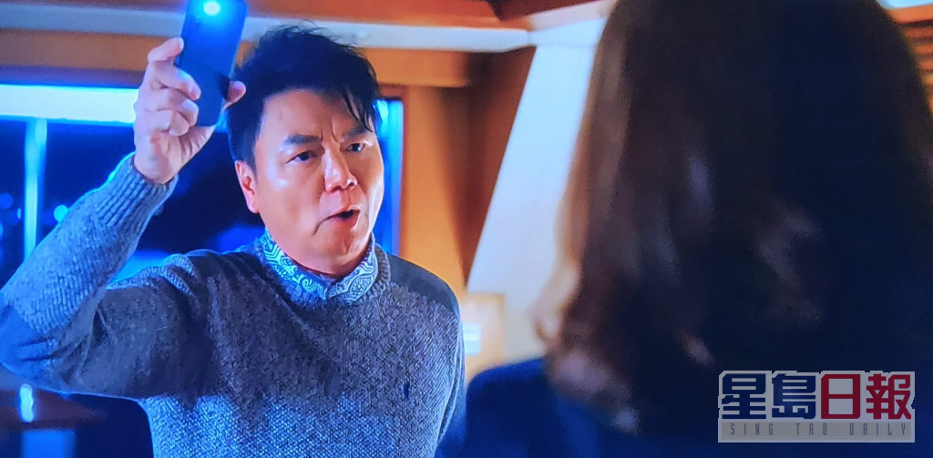 艾威在《家族荣耀》中，揭发杨茜尧游艇偷情一幕演得七情上面。