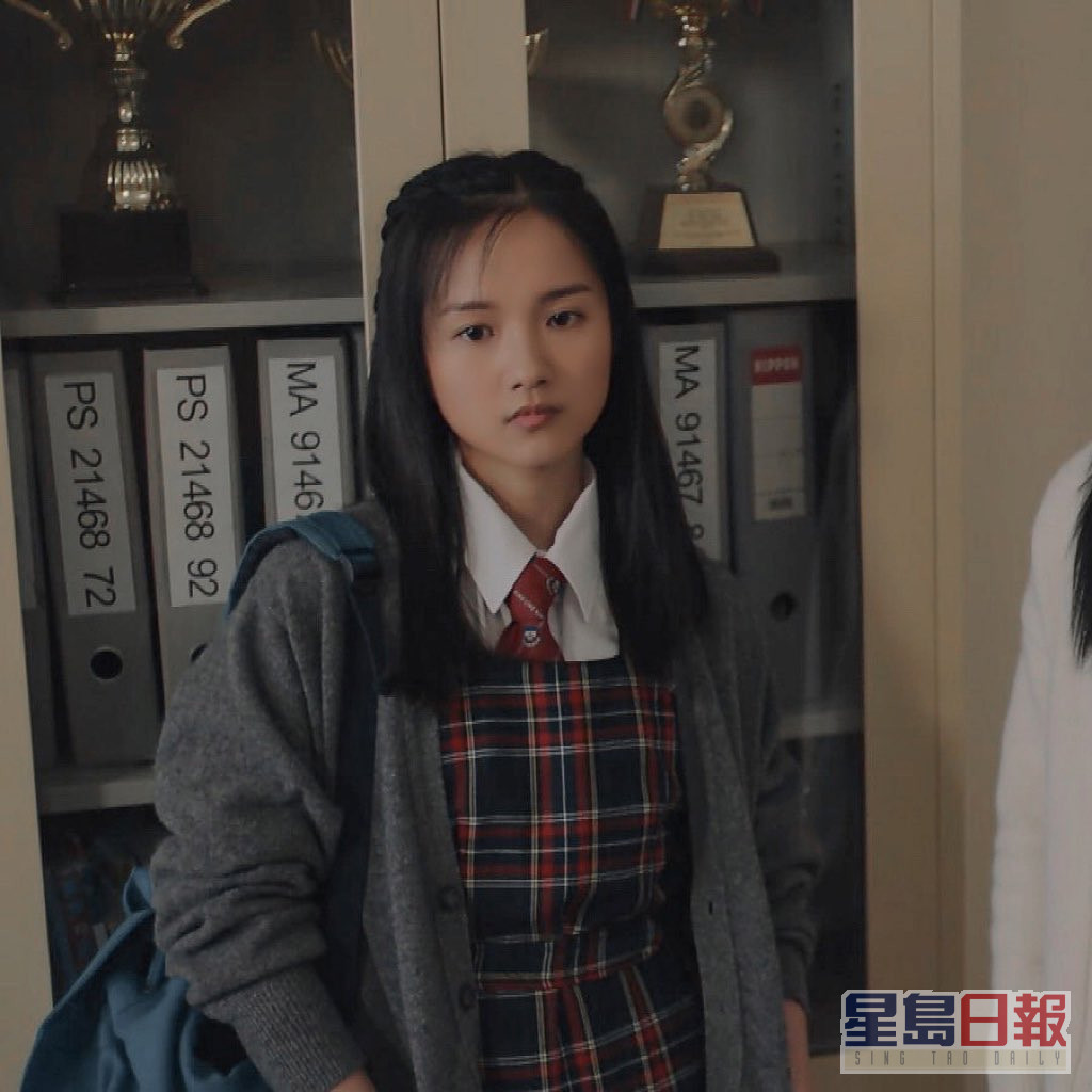 邓卓殷在剧中饰演中学生，零违和感。