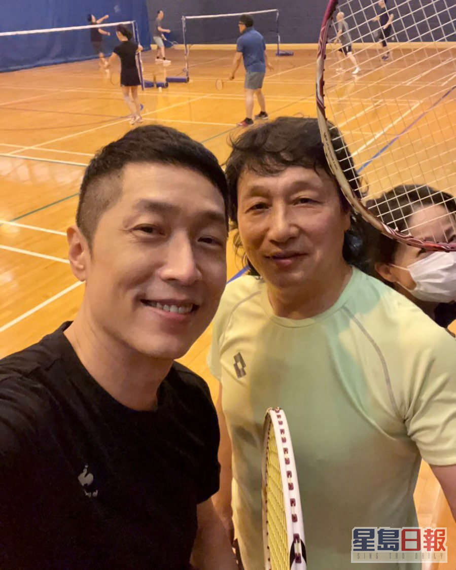 馬浚偉日前與著名藝術家兼香港美協副主席趙志軍一齊打羽毛球。