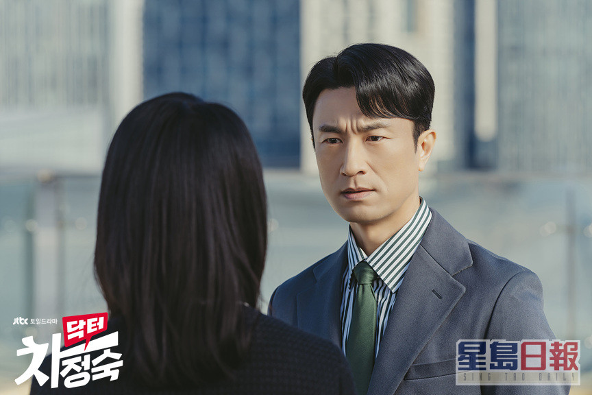 金炳哲饰演渣男老公徐仁豪，其下场网民赞布9烂尾。