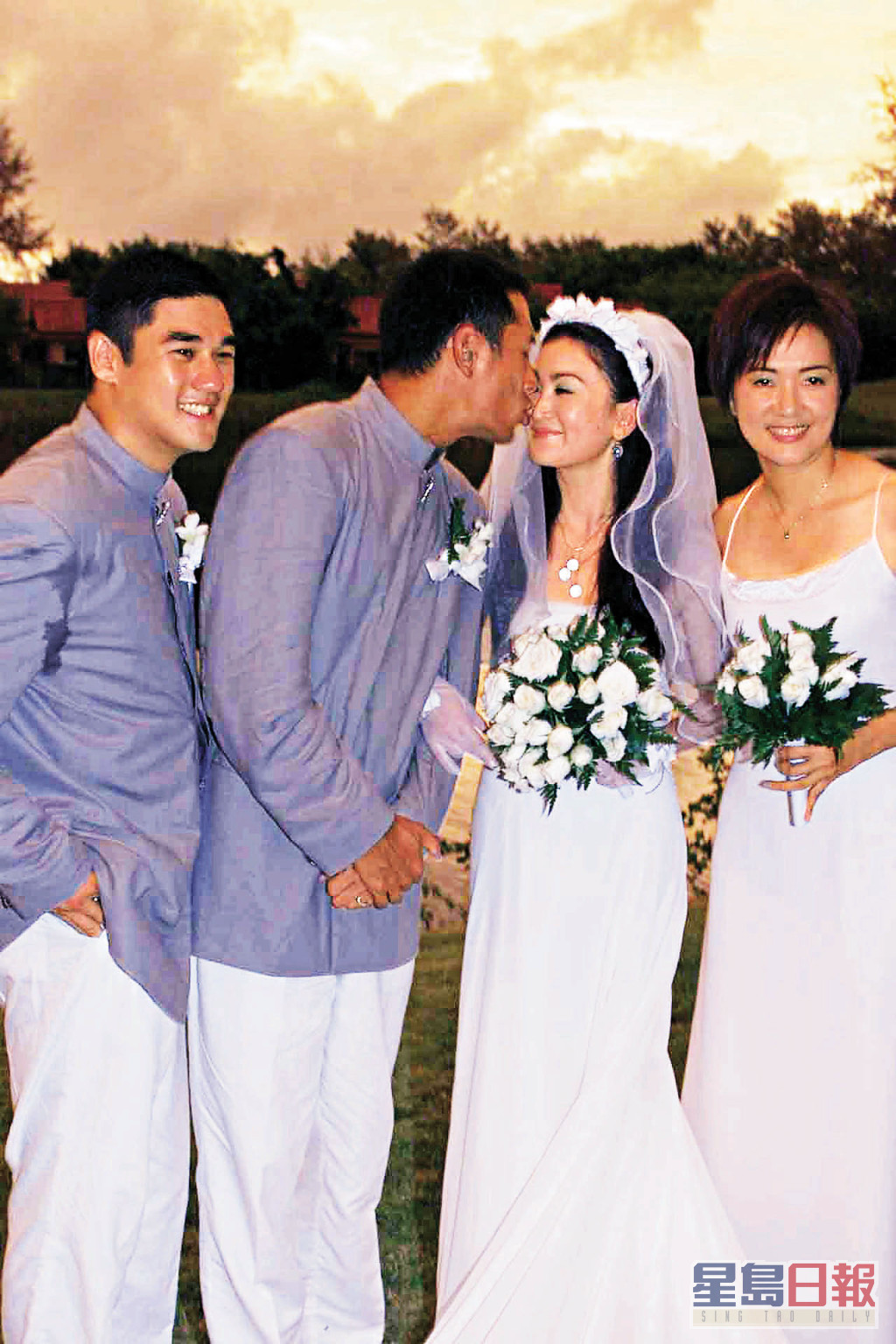 2000年10月同富商何祖光喺泰國結婚。