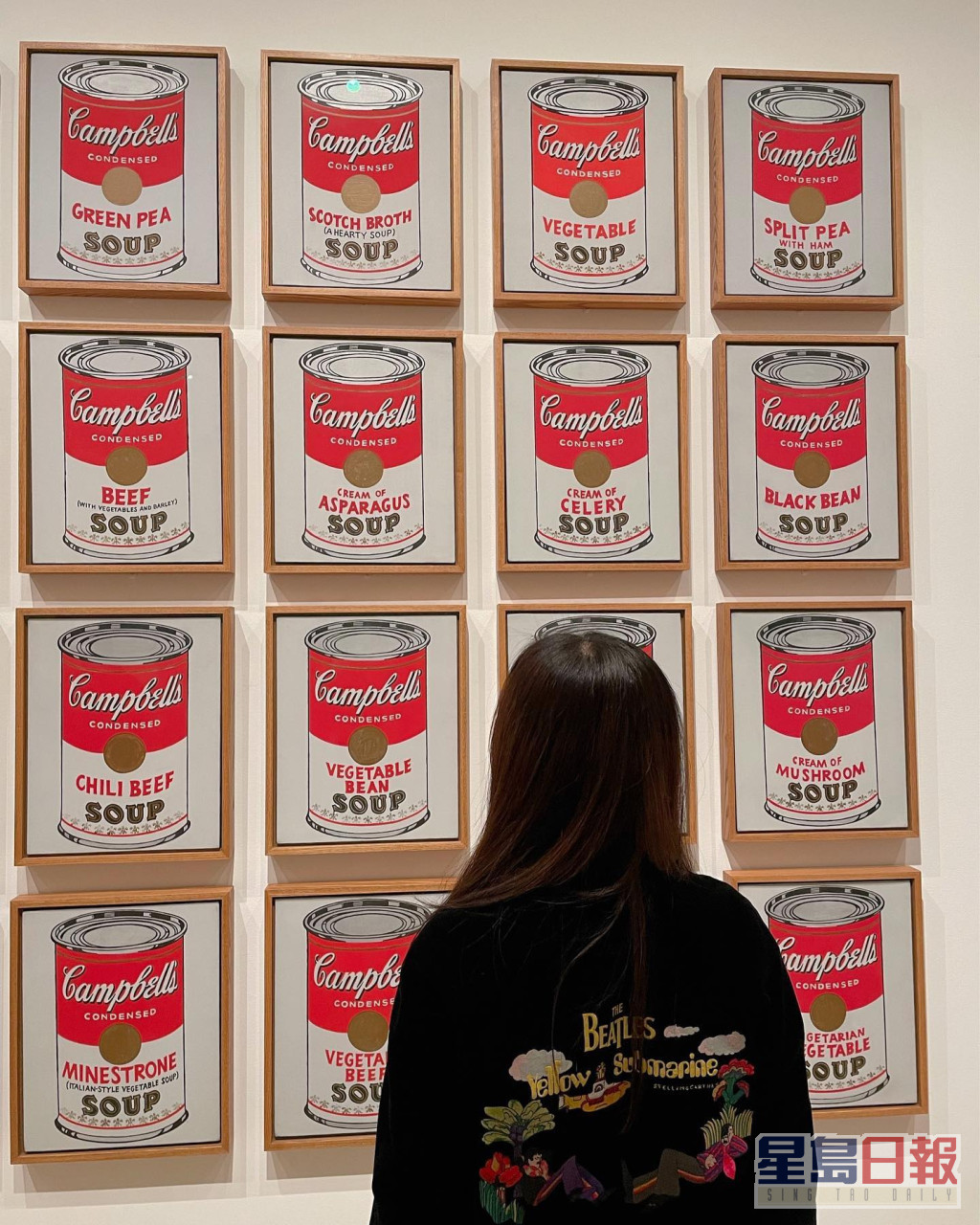 睇緊Andy Warhol作品。