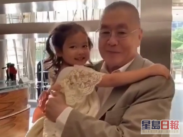83歲的國寶級鋼琴家劉詩昆，2017年與比他小37歲的孫穎結婚。