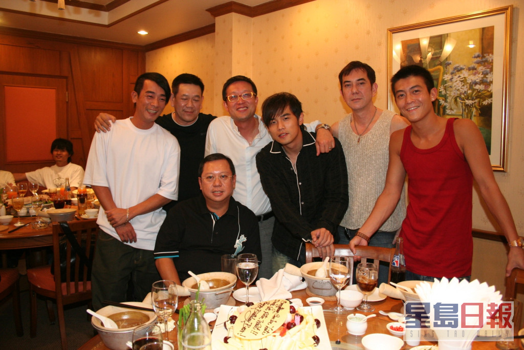 陈冠希（后右）与陈小春（后左）曾合拍电影《头文字D》。