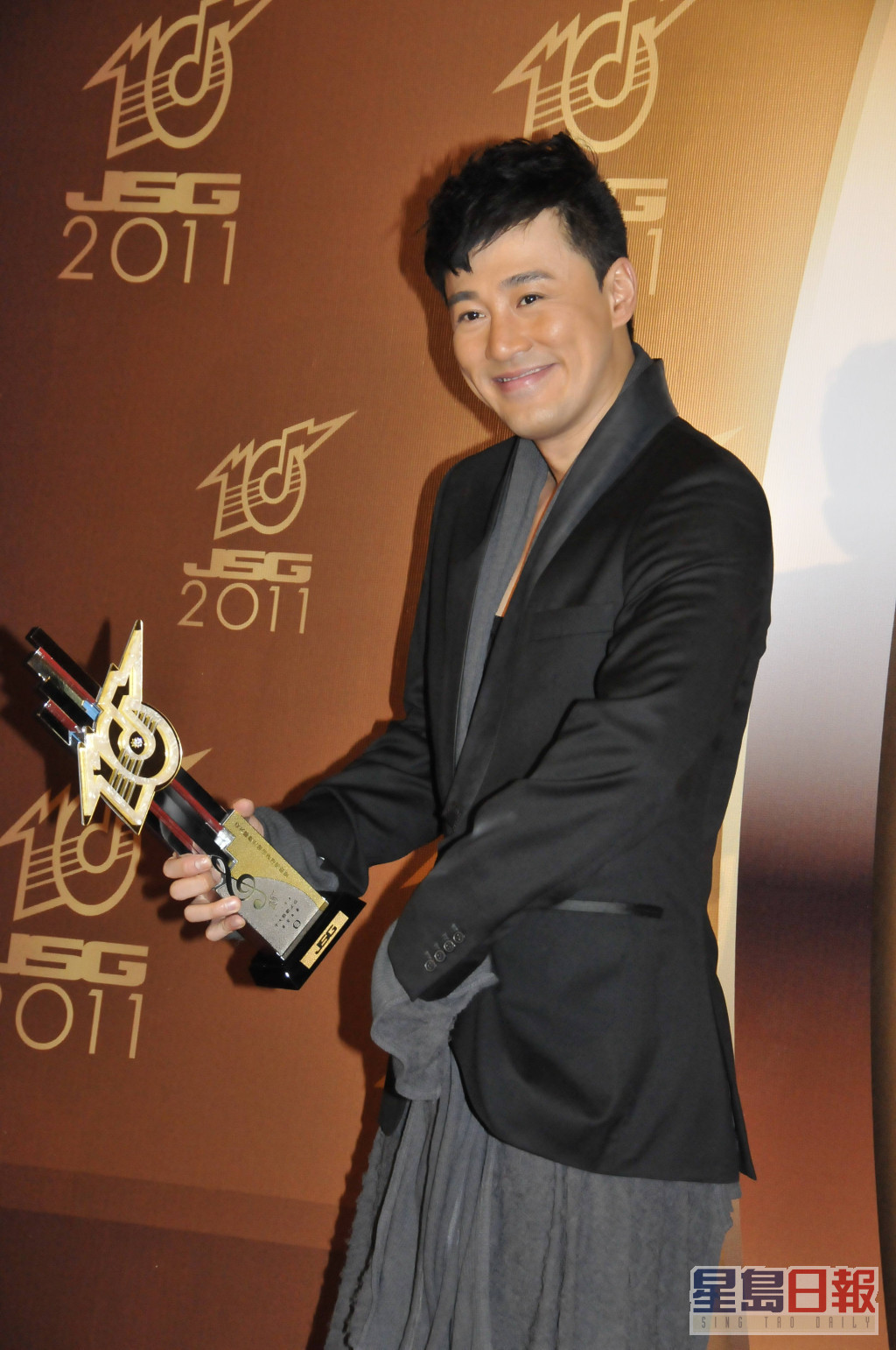当年《Chok》更获得《十大劲歌金曲》的金曲金奖。