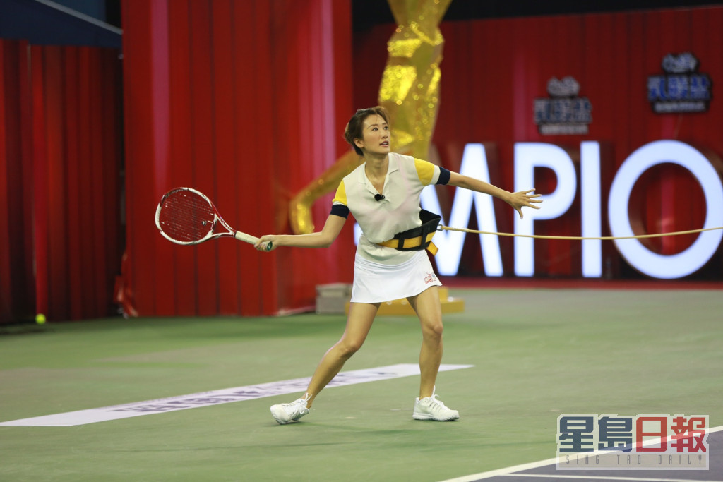 热爱运动的谢婷婷自幼是网球健将。