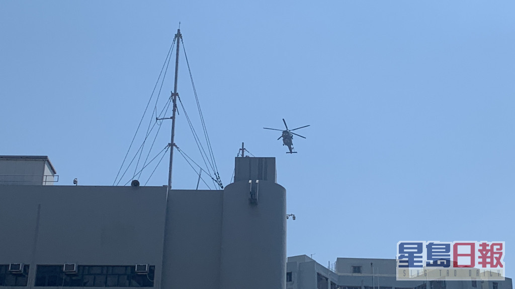飞行服务队直升机协助救援。