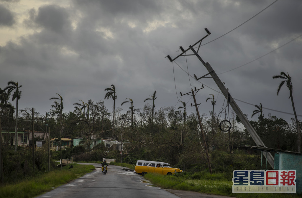 古巴多处有大树和电线杆倒塌。AP