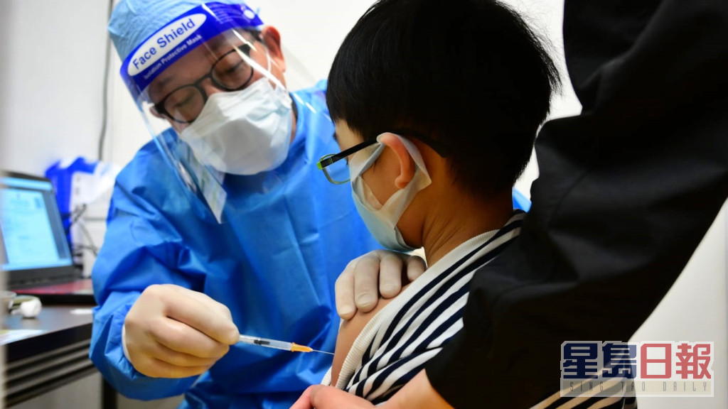 逾500名3至11岁学童接种科兴新冠疫苗。