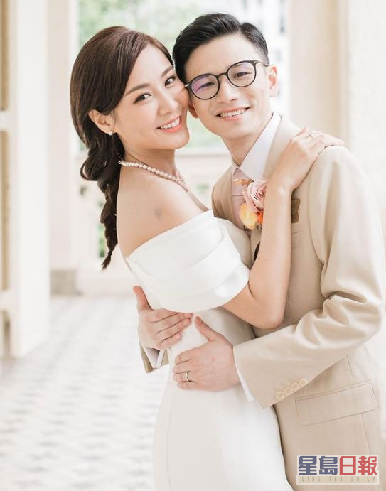 陈诗欣于2010年10月下嫁有米圈外男友陈尔正。  ​