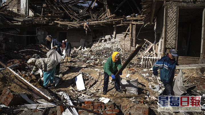 伊久姆在戰鬥過後多處被炸成廢墟。AP圖片