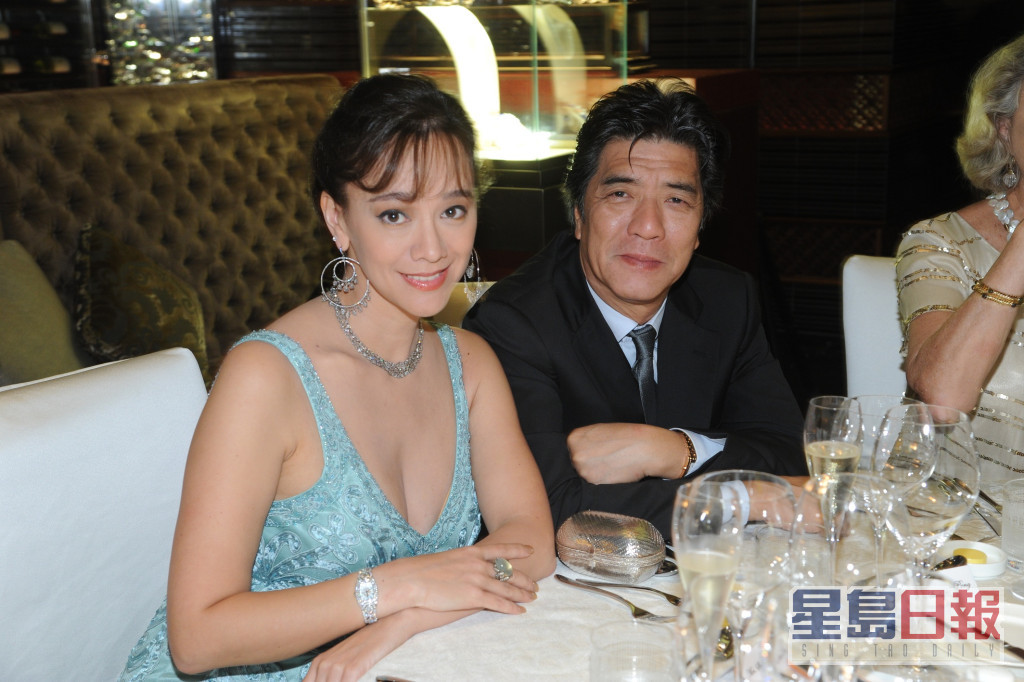 2002年，郭秀云下嫁「钢铁大王」庞鼎元第五子庞杰（右），二人结婚至今21年。