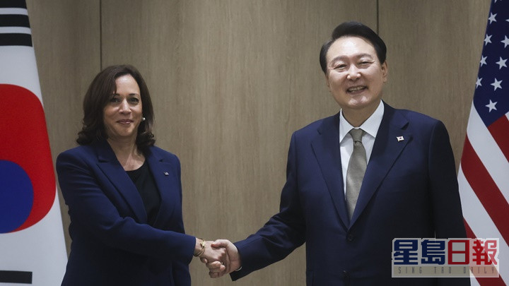 贺锦丽抵达首尔，与南韩总统尹锡悦会晤。AP图片