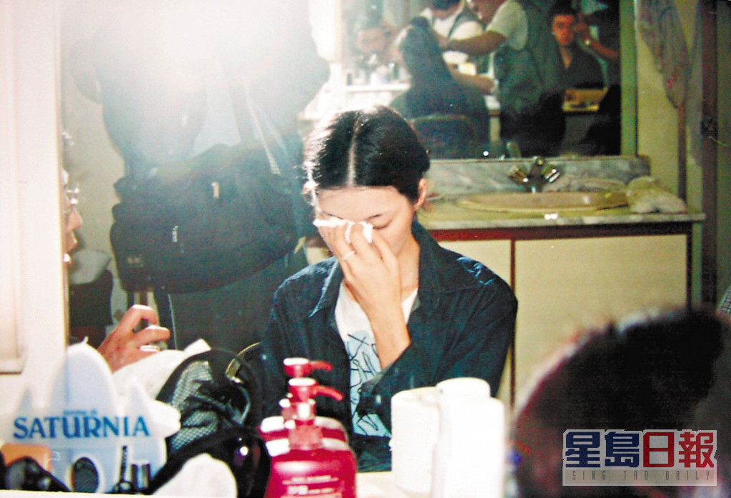 劉錦玲當時向記者提及疑被「鹹豬手」一事，哭成淚人。