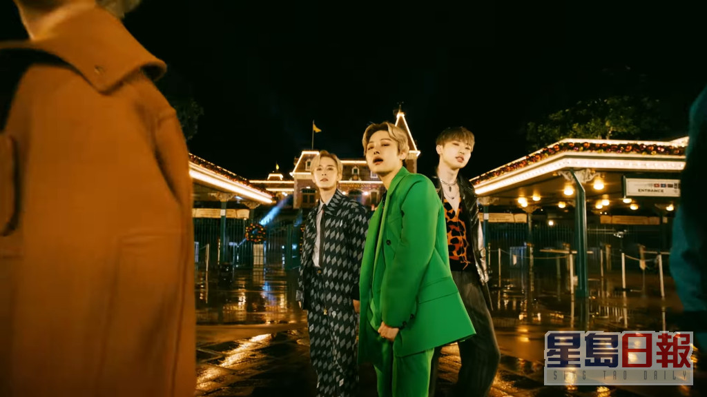 XODIAC成为首队K-POP偶像组合在香港迪士尼乐园内拍摄MV。