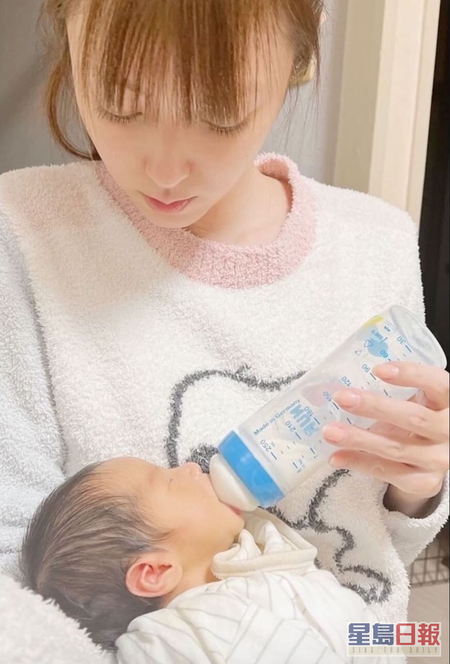 深田恭子的妹妹去年诞第3胎，身为姨妈的她开心之外，更帮手照顾BB。