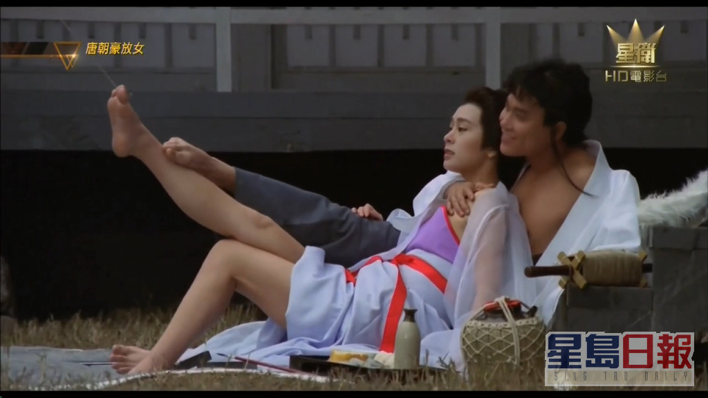 1984年夏文汐全裸演出《唐朝豪放女》轰动一时，之后迅速走红。