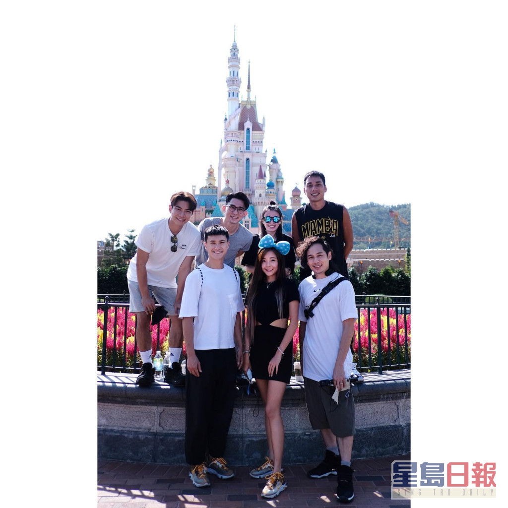 朱敏瀚與余思霆拍拖時，曾結伴與一班藝人好友到迪士尼。