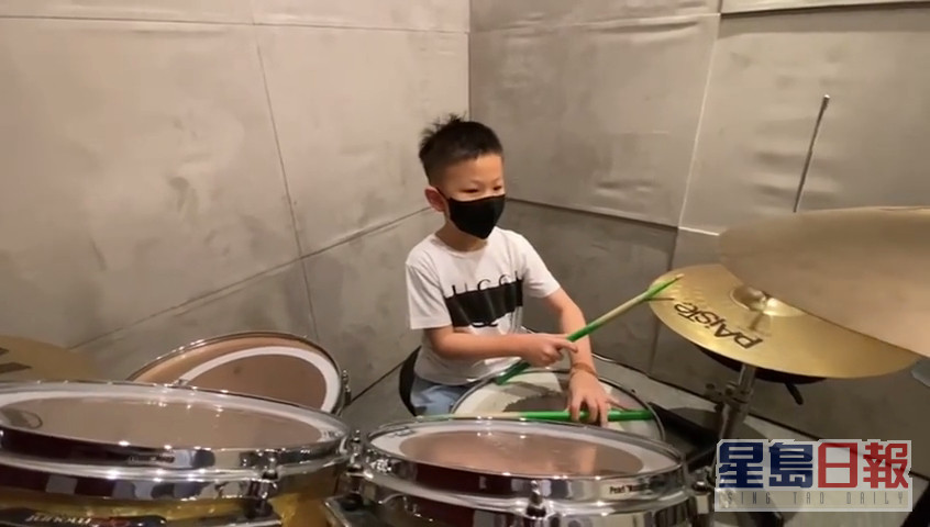 Jazz 4歲開始學打鼓。