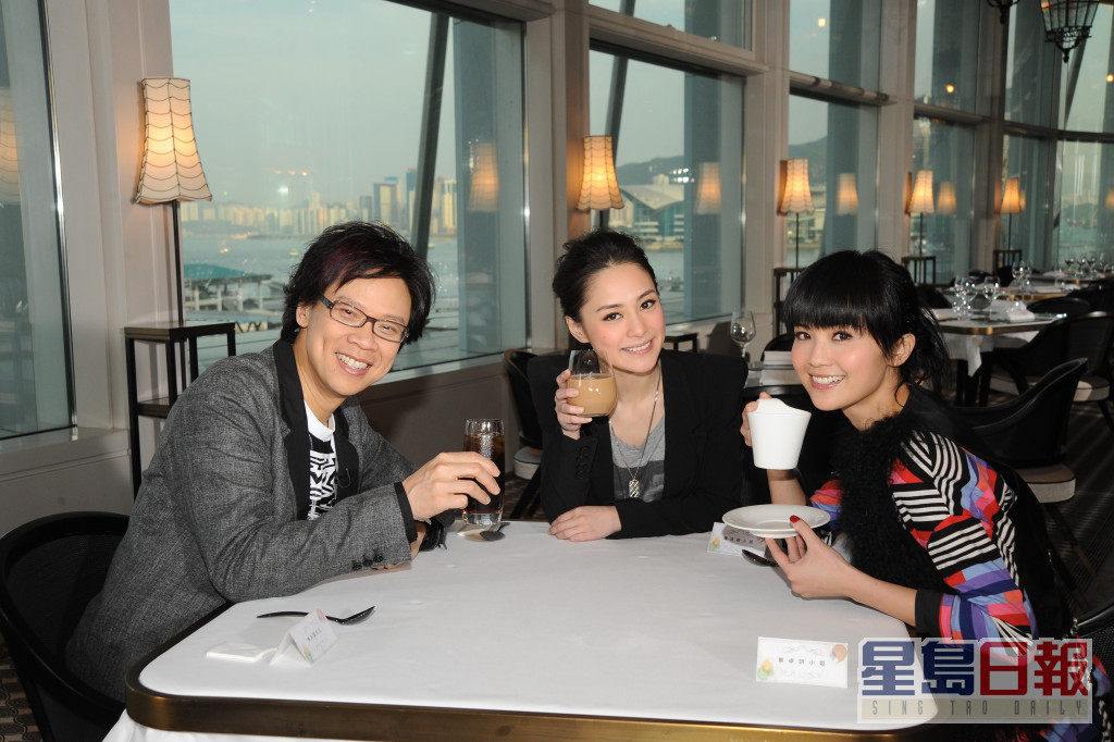 TVB前总经理陈志云早年在TVB主持《志云饭局》，采访多位城中名人，节目当时广受欢迎。