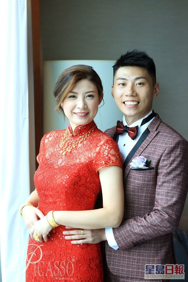 張文采於2018年嫁任職消防員的盧樂輝。