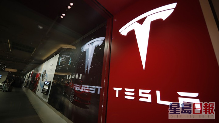马斯克沽出的Tesla股票只占其持股的一小部分。AP资料图片