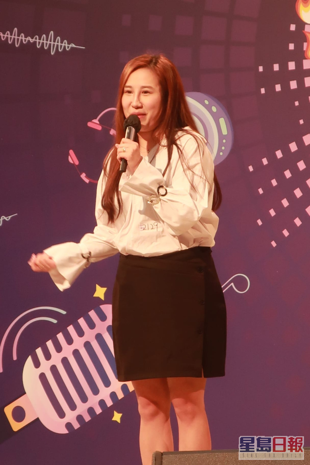 前港姐曹敏莉的妹妹曹敏寶曾贏得歌唱比賽亞軍。  ​