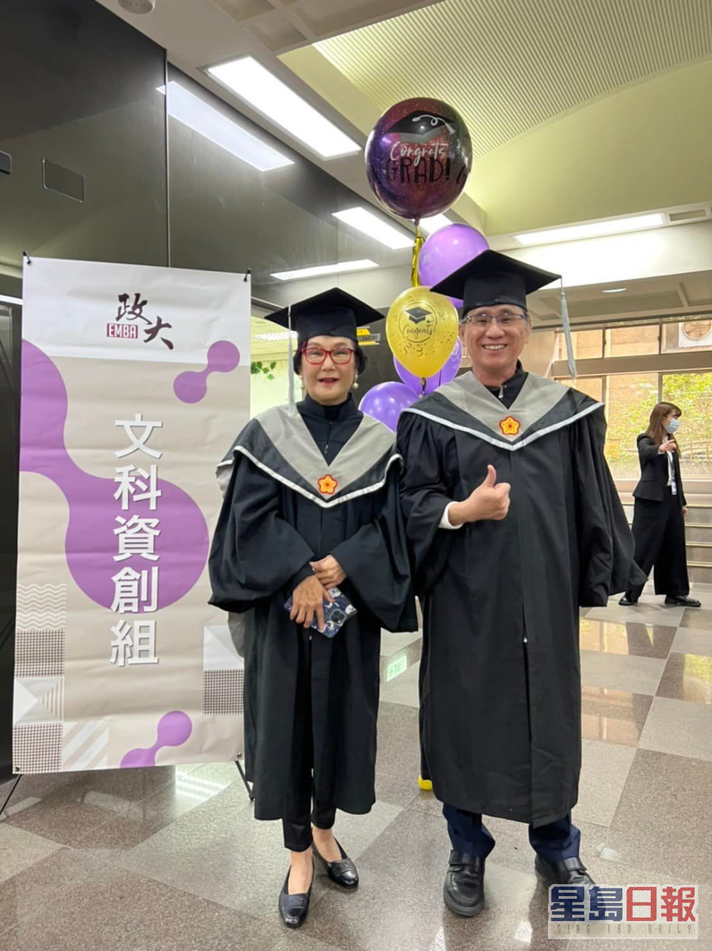 锦曾向传媒透露，当年乳癌复发时被告知剩下3年命，她即报读台湾国立政治大学的EMBA，并于两年内完成课程，一圆大学毕业梦。