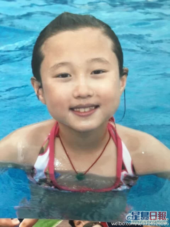 吳綺莉於1999年誕下卓林，母女相依為命，曾定居上海。