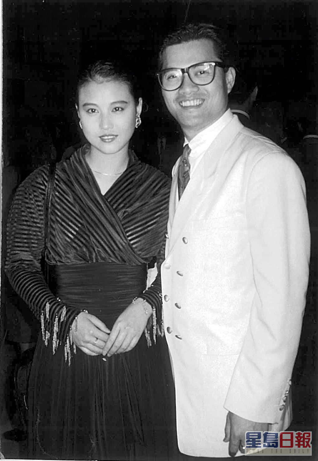 现年65岁的吕良伟于1988年与周海媚结婚。