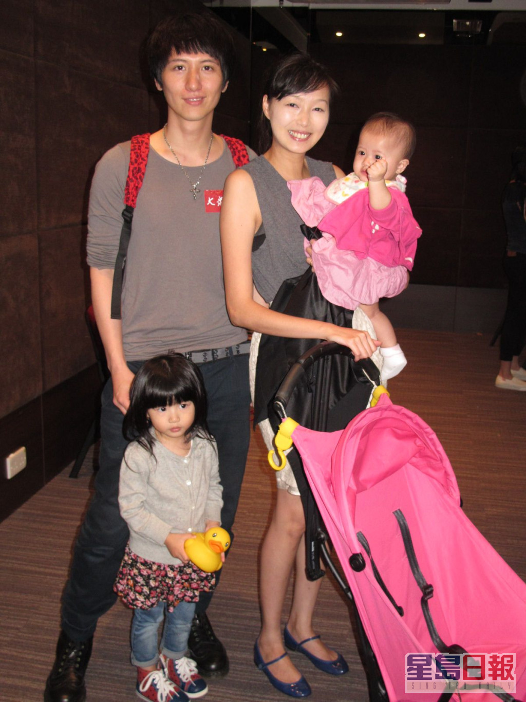 周永恒与赵颂茹于婚后育有两个女儿。