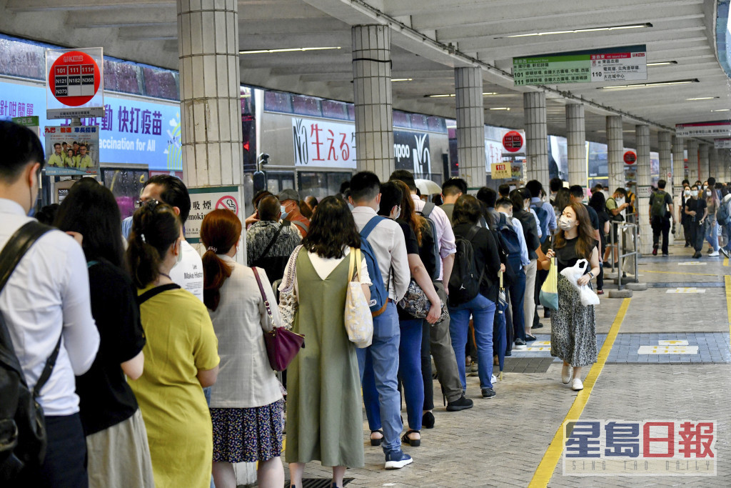 运输署指会及警方会密切留意交通情况，并在有需要时采取适当措施。资料图片