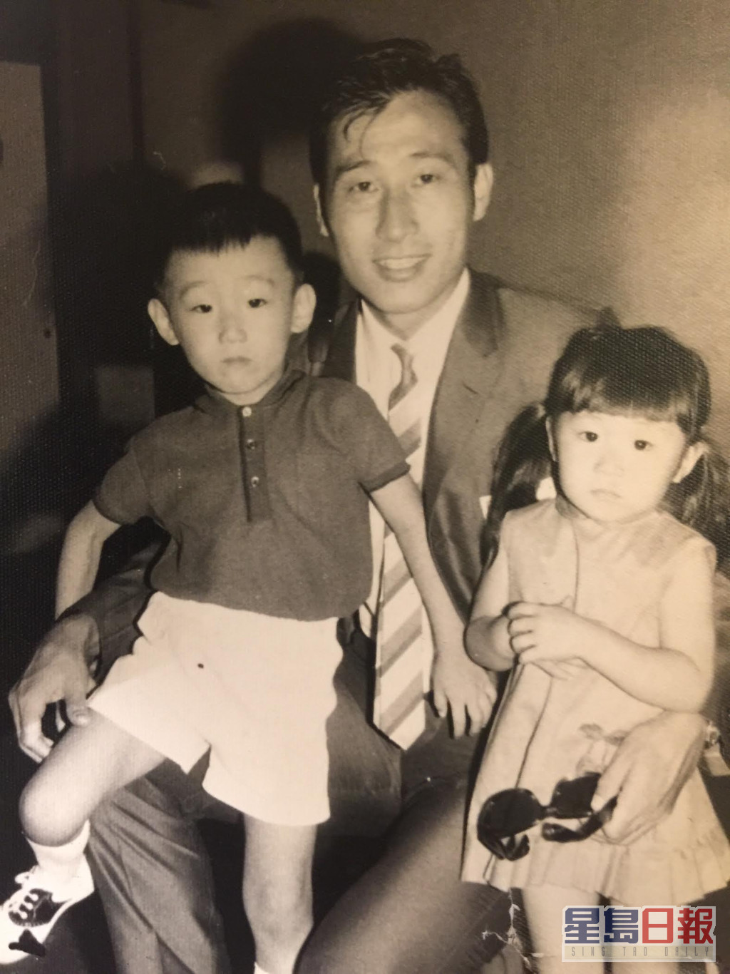 张学润虽然为形象指导，其实他出身自足球世家，父亲更是香港60年代球王张子岱。