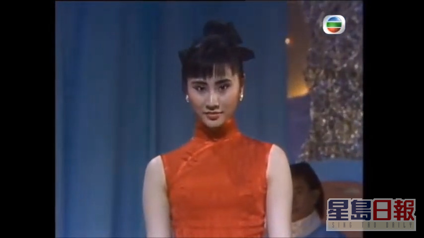 锺淑慧在1987年参加环球小姐选拔赛，并获得香港区冠军及最具气质奖。