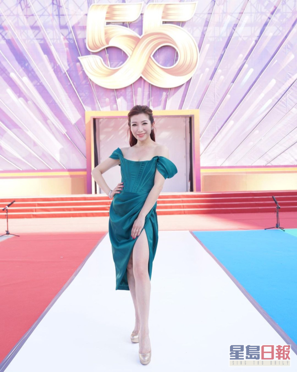 去年11月无綫举行《节目巡礼2023》，朱凯婷以高衩裙出场。