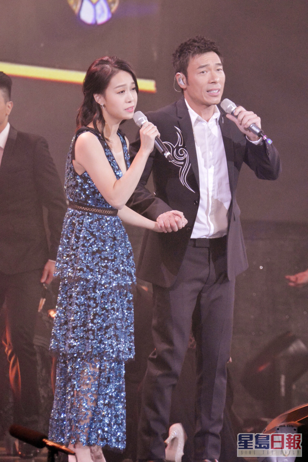 许志安与黄心颖于2018年曾在《星光熠熠耀保良》中合唱《会过去的》。